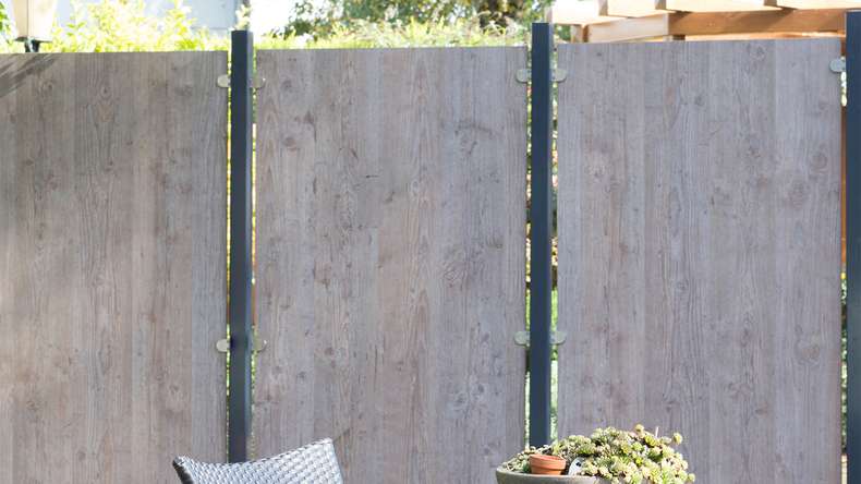 planeo Gardence Resistant - Clôture pare-vue HPL sur chant - aspect bois 90 x 180cm