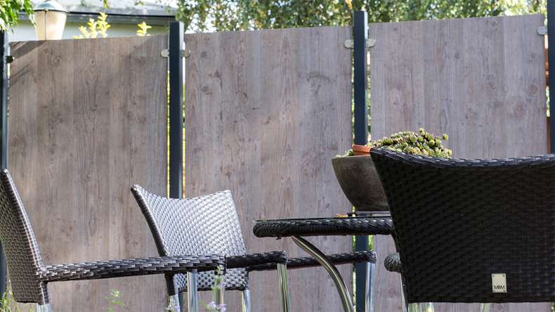 planeo Gardence Resistant - Clôture pare-vue HPL sur chant - aspect bois 90 x 180cm
