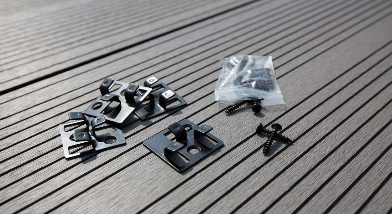 TitanWood Kit complet - 4m lame à âme creuse structure rainurée gris clair 41,2m² compris UK alu