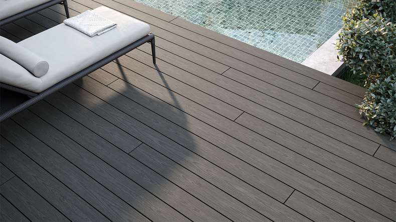 planeo CoEXWood Lame de terrasse WPC massif enrobé - gris/ciment 4.8m structuré