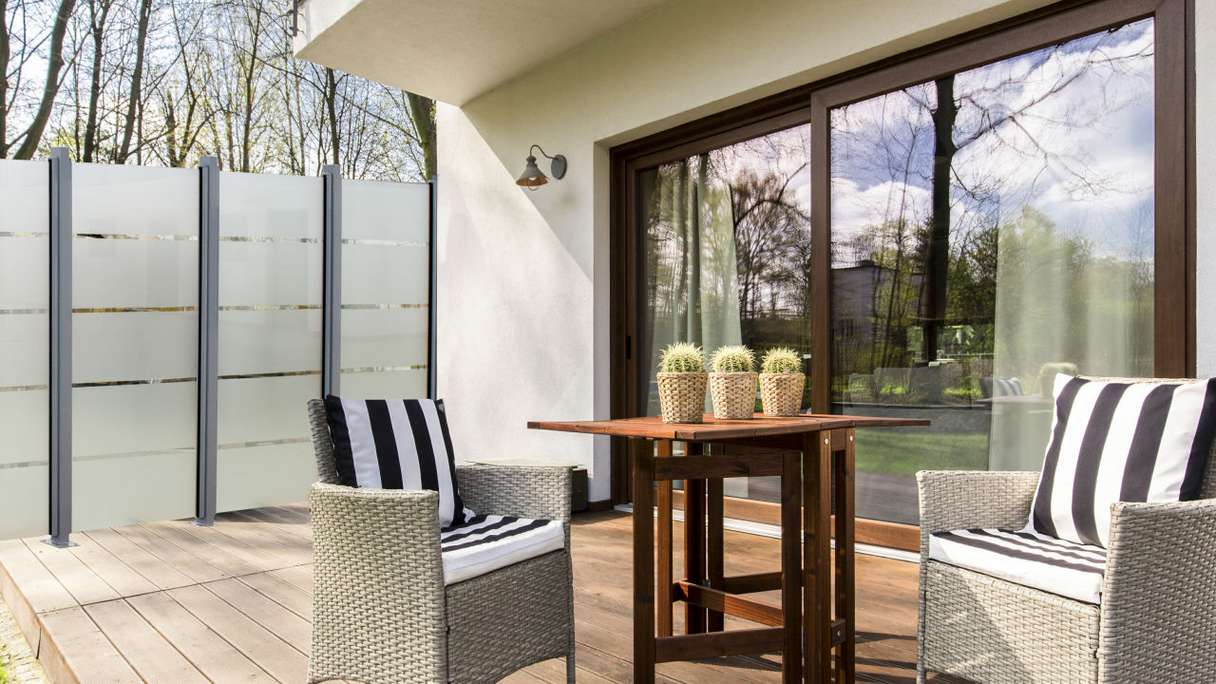 planeo Gardence Flair - Brise-vue en verre, à bandes horizontales, posé sur la hauteur