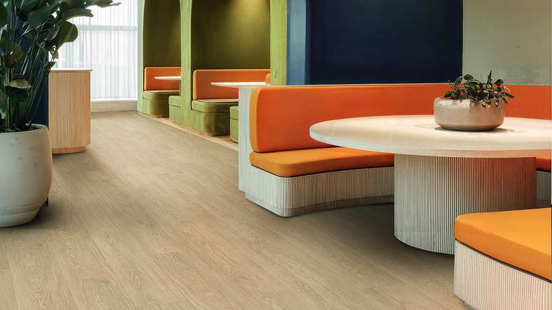 Gerflor vinyle à coller - Creation 55 Lounge Oak Beige | Grain synchronisé