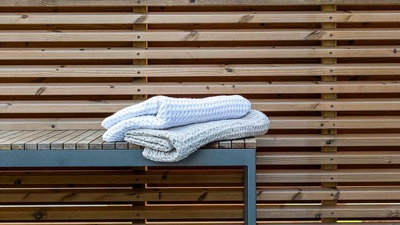 planeo Sous-construction en pin thermique pour terrasses en bois - 3900 x 65 x 42 mm
