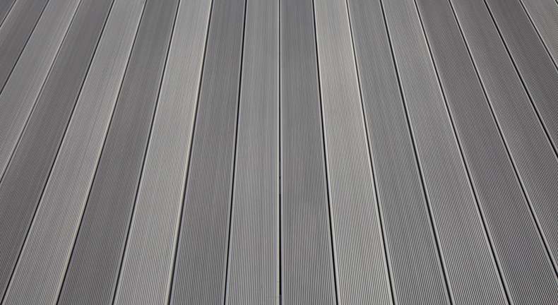 TitanWood Kit complet - 4m lame à âme creuse structure rainurée gris clair 8,8m² compris UK alu