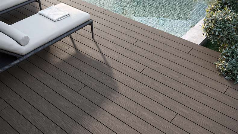 planeo CoEXWood Lame de terrasse WPC massif enrobé - gris anthracite/gris brun 4.2m structuré