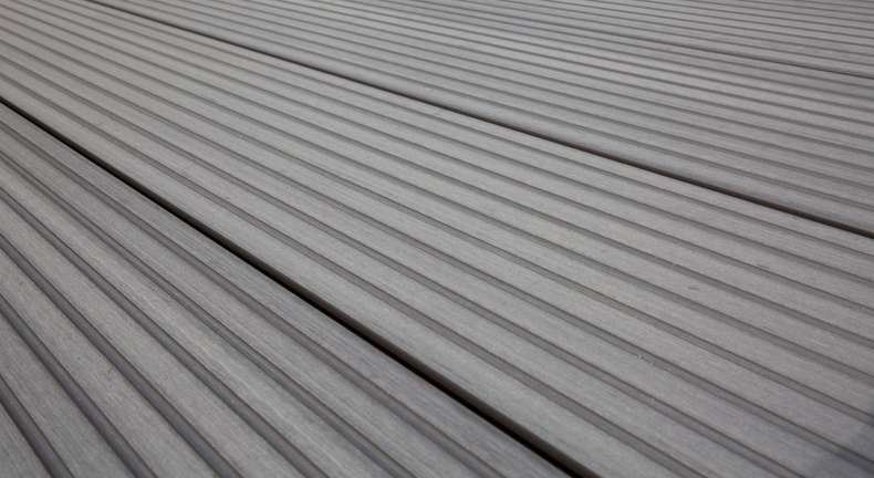 TitanWood Kit complet - 4m lame à âme creuse structure rainurée gris clair 8,8m² compris UK alu