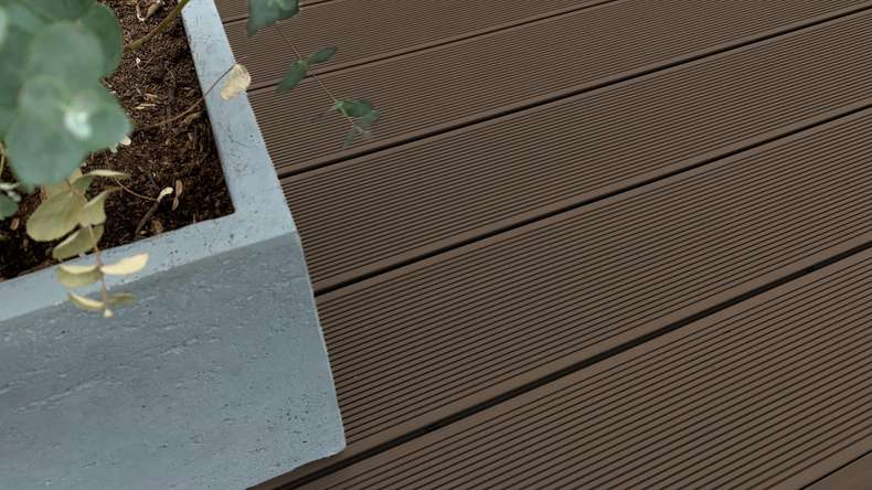 TitanWood Kit complet - 5m lame à âme creuse structure rainurée brun foncé 55,5m² compris UK alu