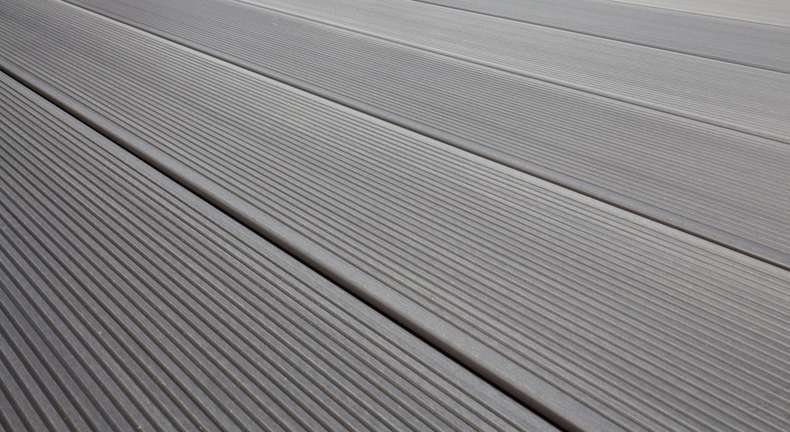 TitanWood Kit complet - 4m lame à âme creuse structure rainurée gris clair 8,8m² compris UK alu