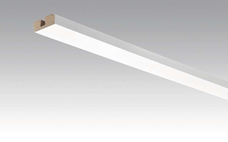 Plinthes MEISTER habillage de plafond blanc à peindre DF 2222 - 2380 x 40 x 15 mm