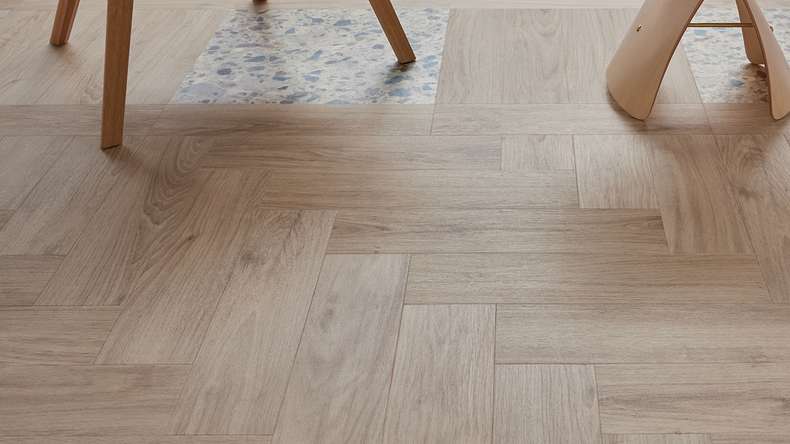 Vinyle adhésif planeo - SilentIQ Wood 2 en 1 pour usage professionnel Cavellia | Isolation phonique intégrée (F-DW-SIQ-15080)