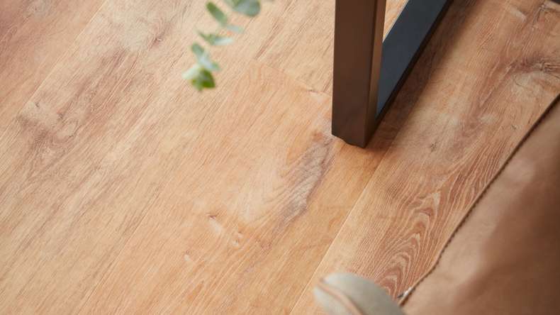 Vinyle à clic Skaben - ProfiKlick chêne doré naturel | Grain synchronisé (SP-6200192)