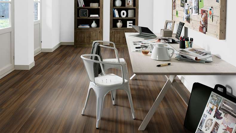Forbo Allura Wood 55 Vinyle adhésif - Dark Twine (637655DR5_con)