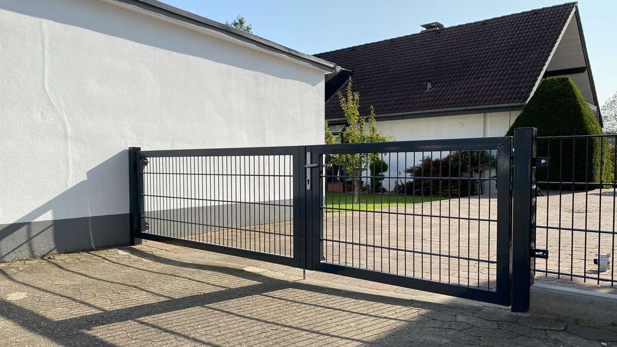 Porte universelle planeo lourde 2 vantaux asymétriques anthracite H 1600 x L 3450 poteaux de porte inclus