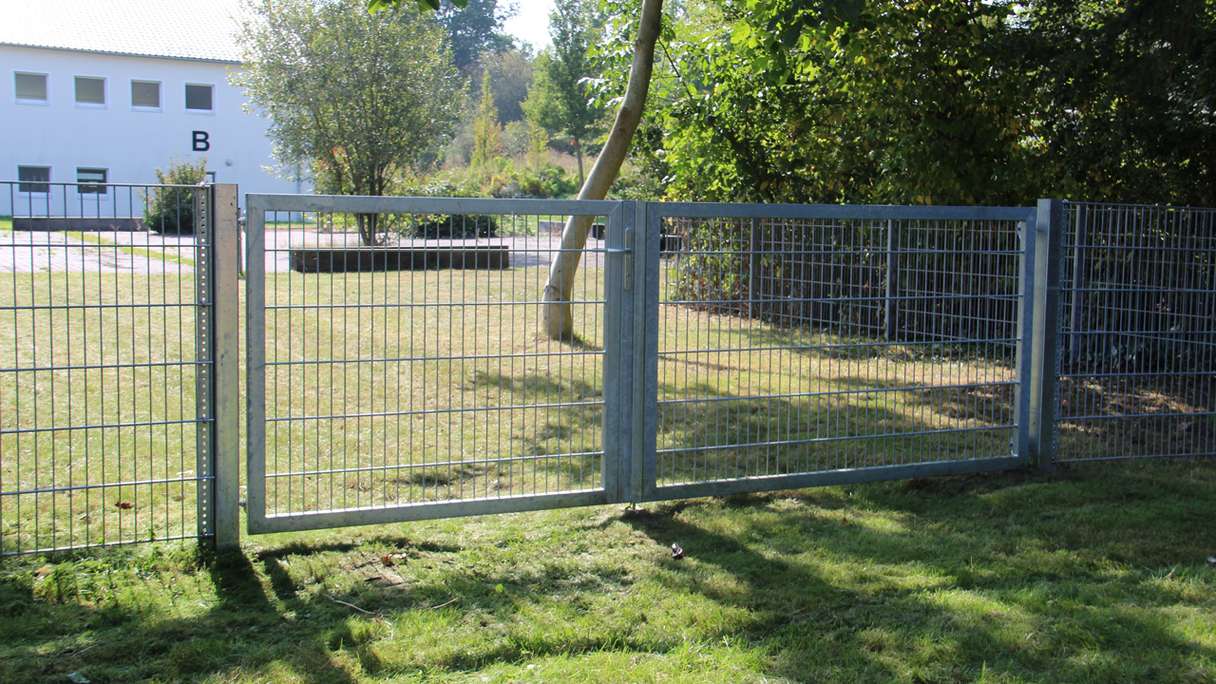 planeo Porte universelle lourde 2 vantaux asymétrique galvanisée à chaud H 1400 x L 3200 poteaux de porte inclus