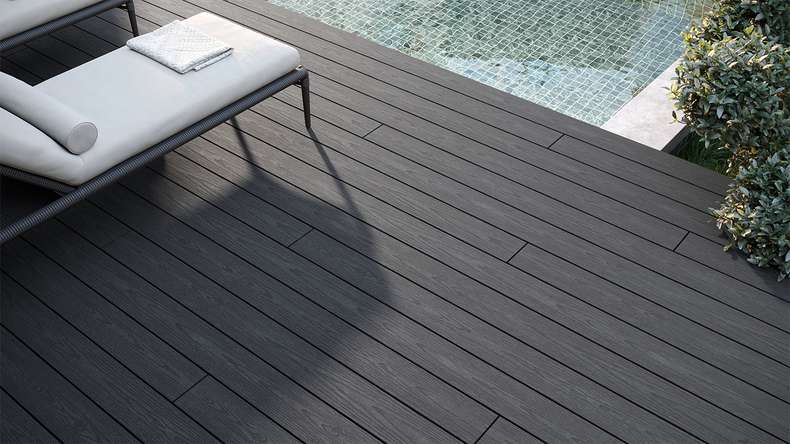 planeo CoEXWood Lame de terrasse WPC massif enrobé - gris anthracite/gris brun 4.2m structuré