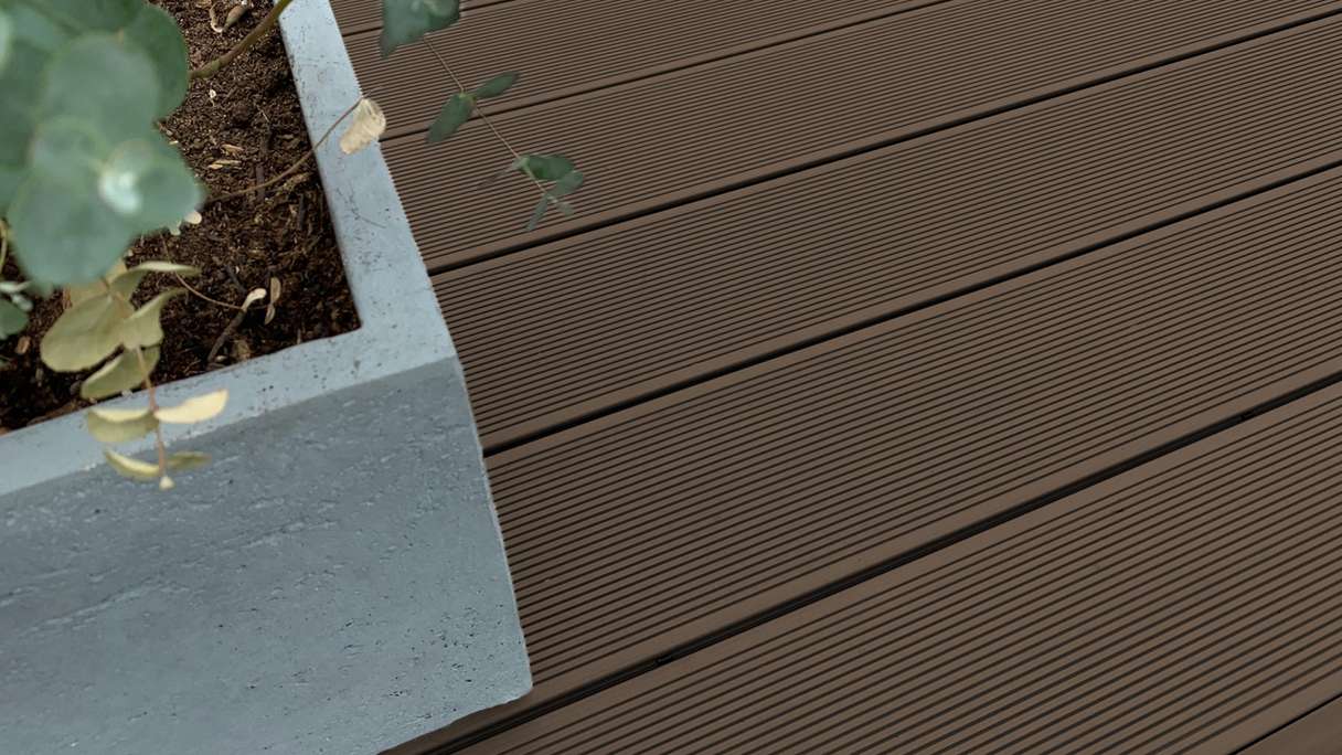 TitanWood Kit complet - 5m lame à âme creuse structure rainurée brun foncé 55,5m² compris UK alu
