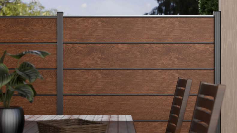 planeo Gardence Simply Premium - Clôture PVC à emboîter Golden Oak avec pilastres en anthracite 180 x 180 cm