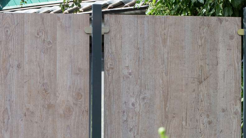 planeo Gardence Resistant - Clôture pare-vue HPL sur chant - aspect bois 90 x 180cm