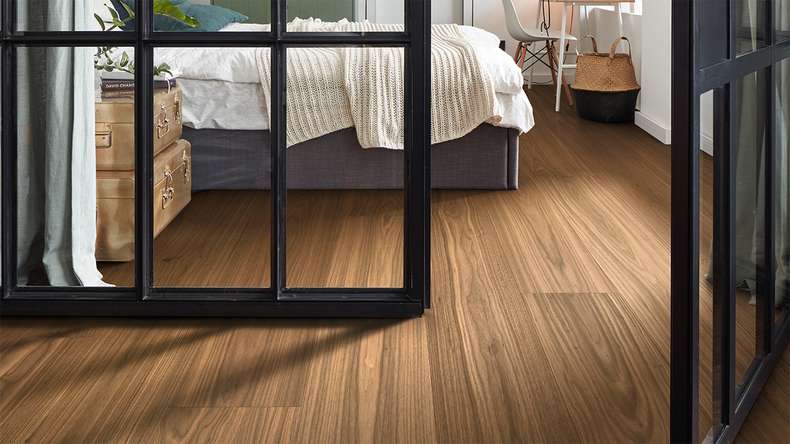 Sol en bois MEISTER Lindura HD 400 - 08912 Noyer d'Amérique animé verni ultra mat 2200 x 270 x 11 mm (500214-2200270-08912)