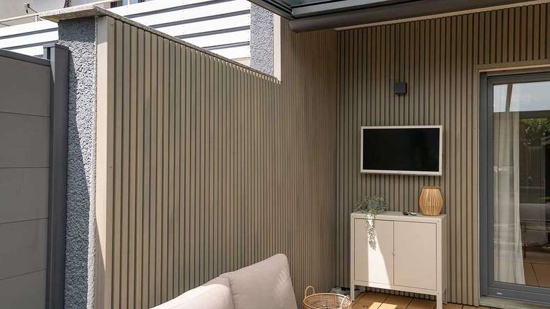 planeo LINEA Wide - Bardage de façade en WPC CoEx, gris clair, 2900 x 181 mm