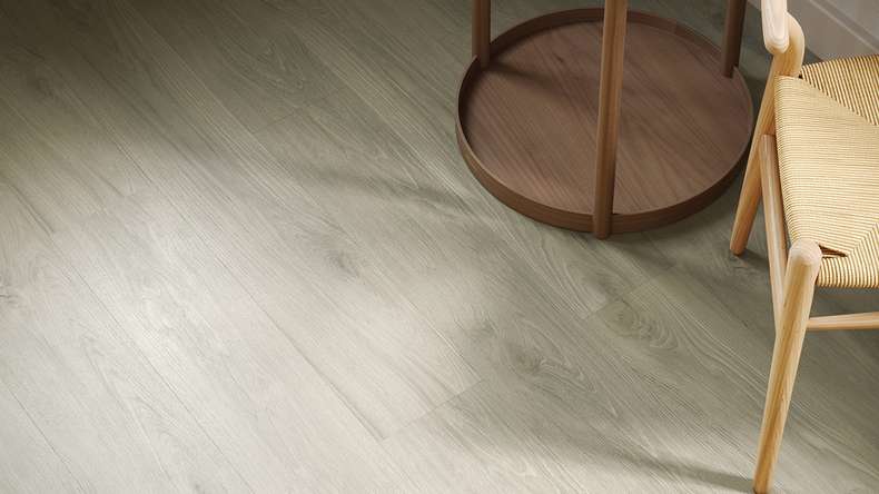 planeo Vinyle à coller - Objet Woodline Chêne gris clair | Grain synchronisé (PLDD2570-EHE)