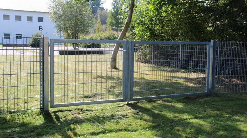 planeo Porte universelle lourde 2 vantaux asymétrique galvanisée à chaud H 1600 x L 3000 poteaux de porte inclus