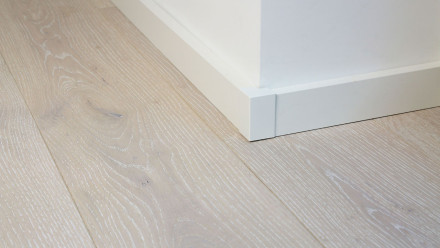 Coins extérieurs auto-adhésifs pour plinthe F100202M Modern White 18 x 80 mm