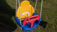 la balançoire planeo grandit avec l'enfant et est convertible